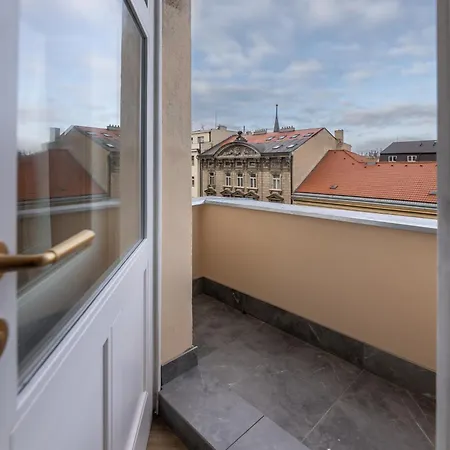 Modern & Stylish Jecna Appartement